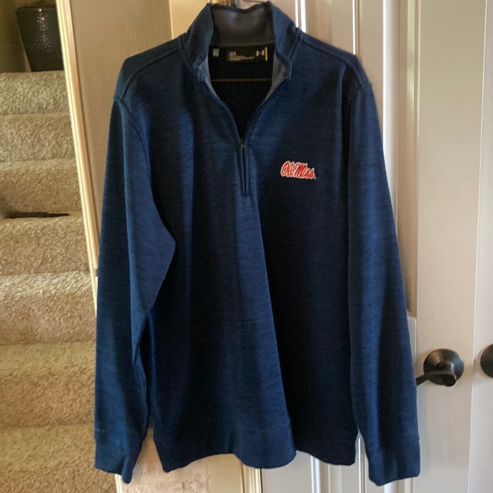 Ole Miss Mens Under Armor 1/4 zip middle weight pullover.